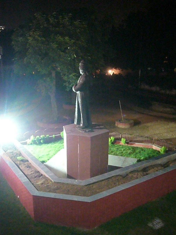 Travel - India - Delhi - Between Rajasthan and Varanasi - Metro and Ramakrishna Marg